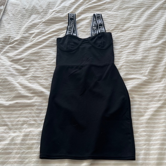 PRETTYLITTLETHING - Black Dress** - Picture 1 of 4
